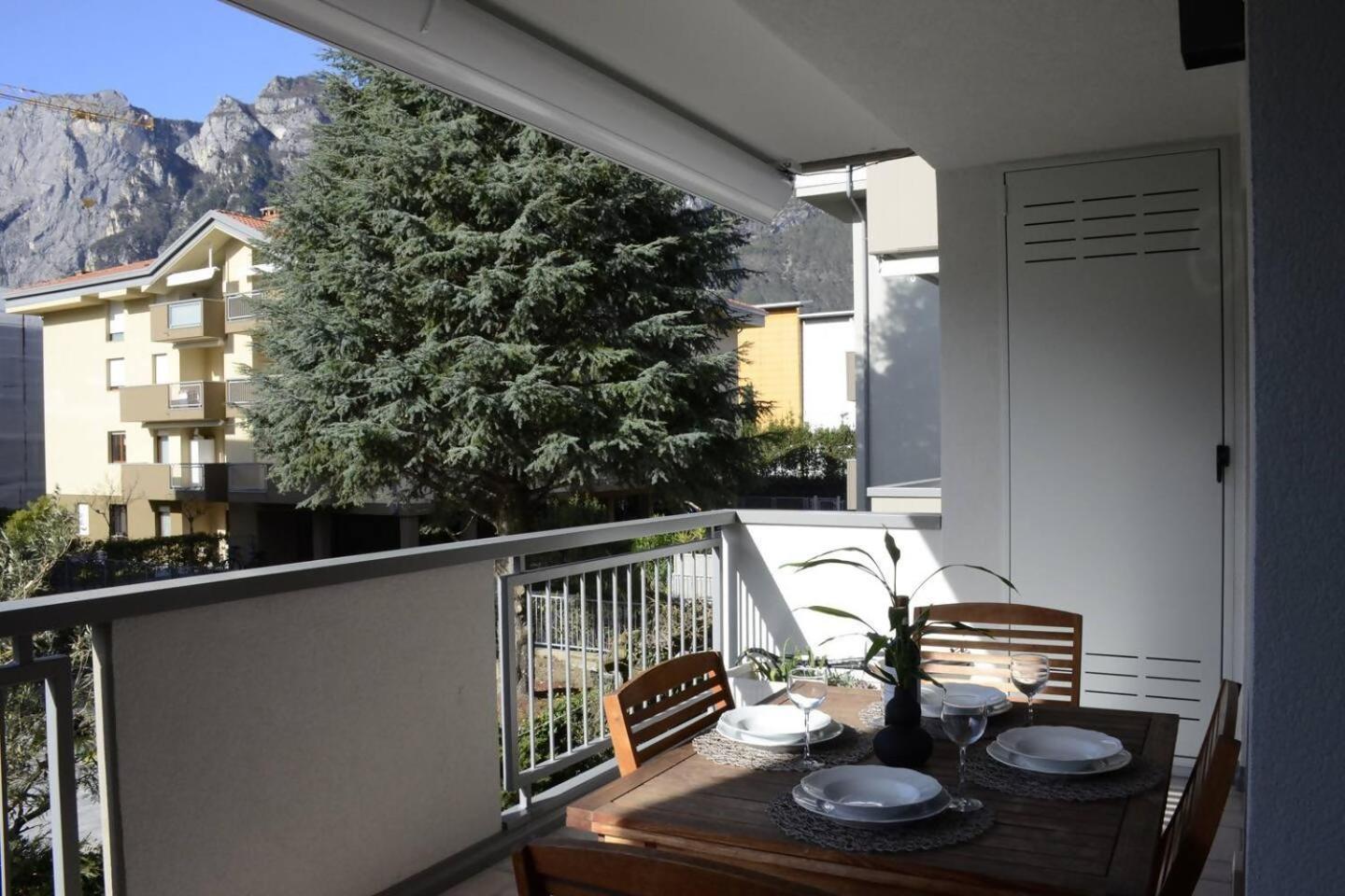 Appartamento Peler13 Con Balcone E Parcheggio Riva del Garda Bagian luar foto