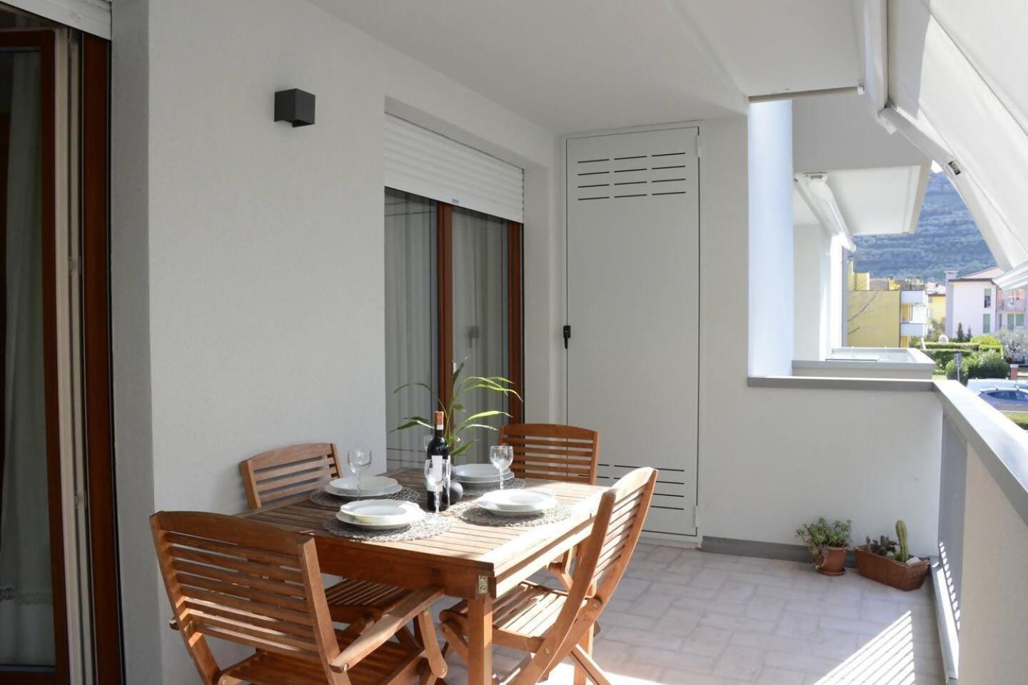 Appartamento Peler13 Con Balcone E Parcheggio Riva del Garda Bagian luar foto