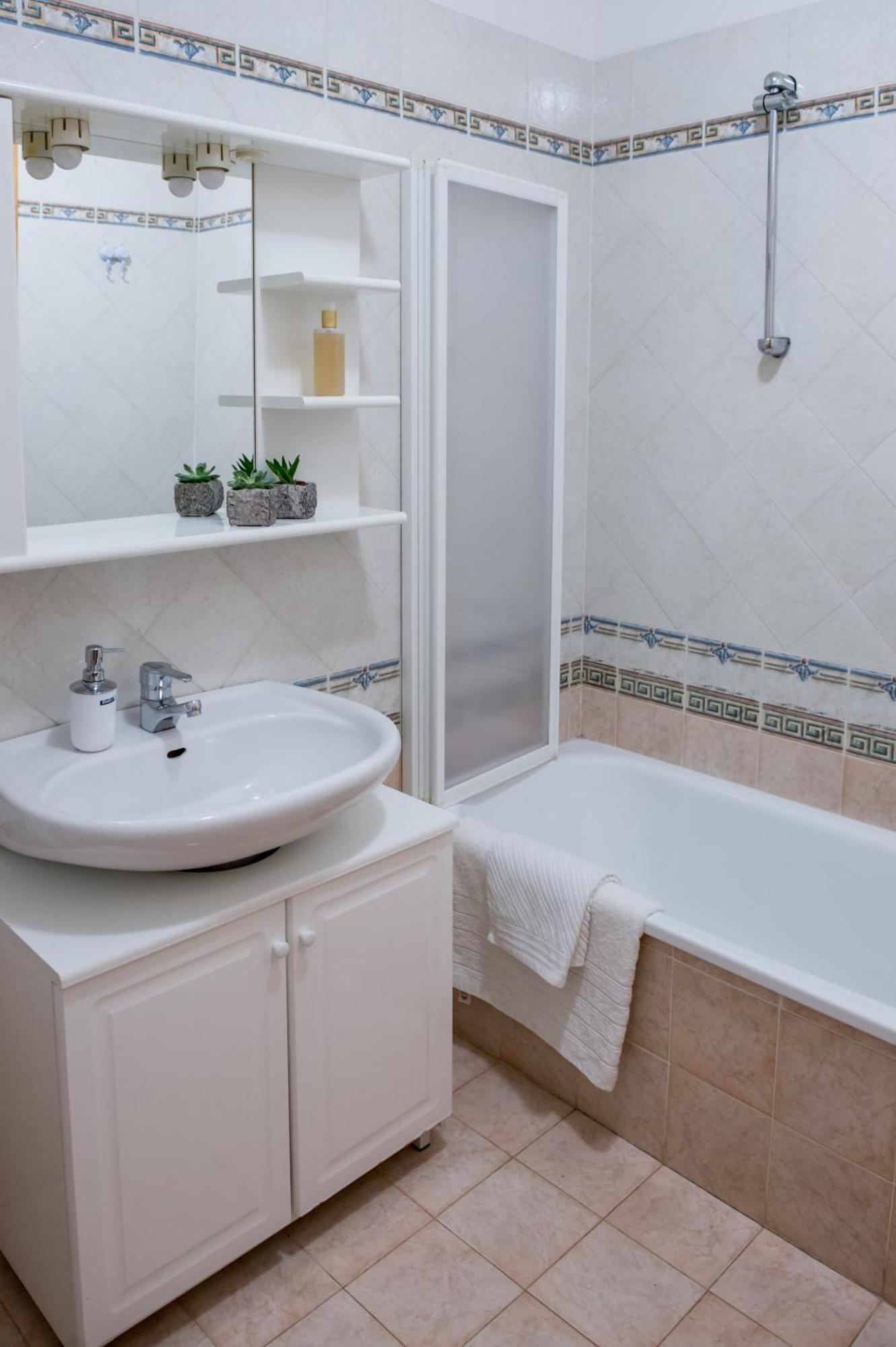 Appartamento Peler13 Con Balcone E Parcheggio Riva del Garda Bagian luar foto