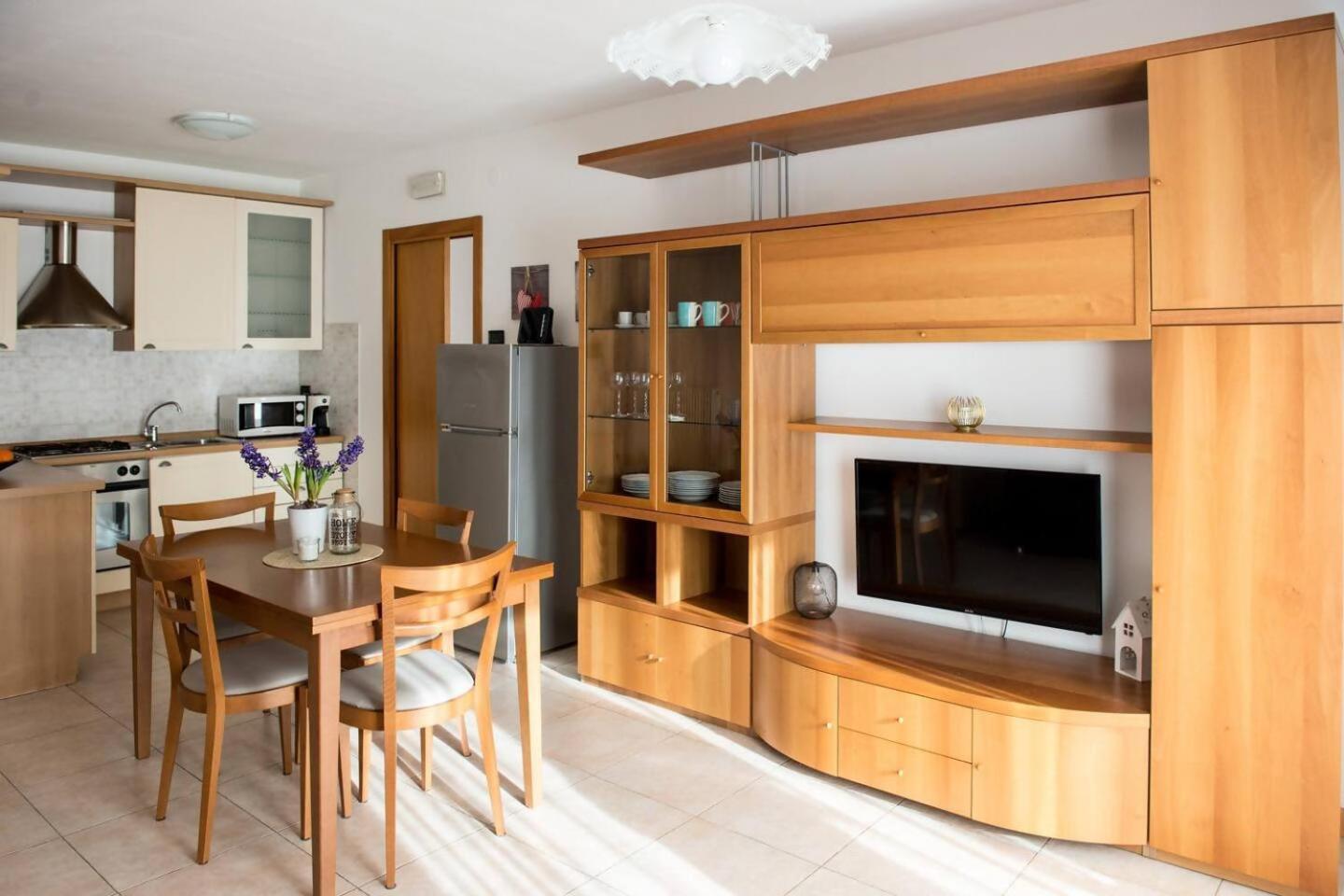 Appartamento Peler13 Con Balcone E Parcheggio Riva del Garda Bagian luar foto