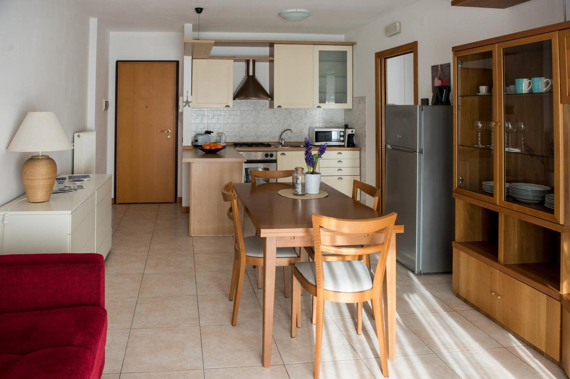 Appartamento Peler13 Con Balcone E Parcheggio Riva del Garda Bagian luar foto