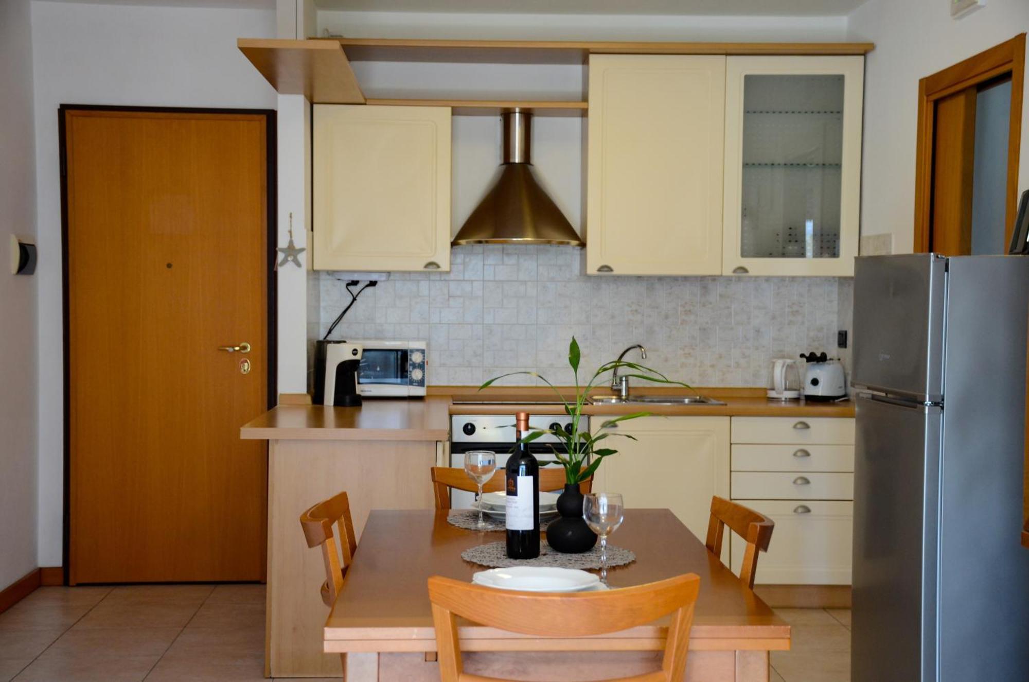 Appartamento Peler13 Con Balcone E Parcheggio Riva del Garda Bagian luar foto