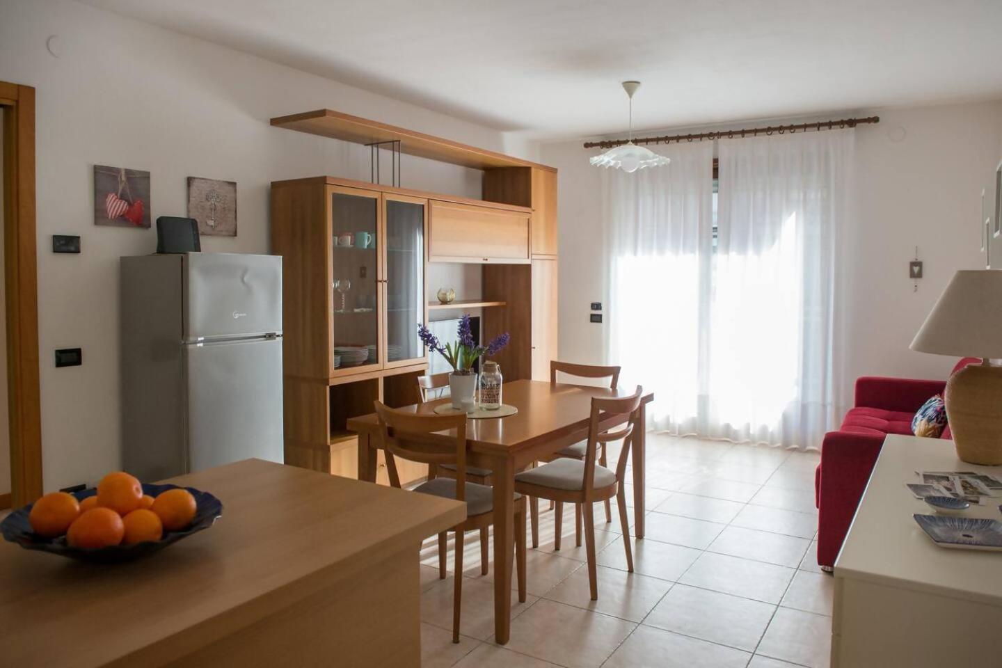 Appartamento Peler13 Con Balcone E Parcheggio Riva del Garda Bagian luar foto