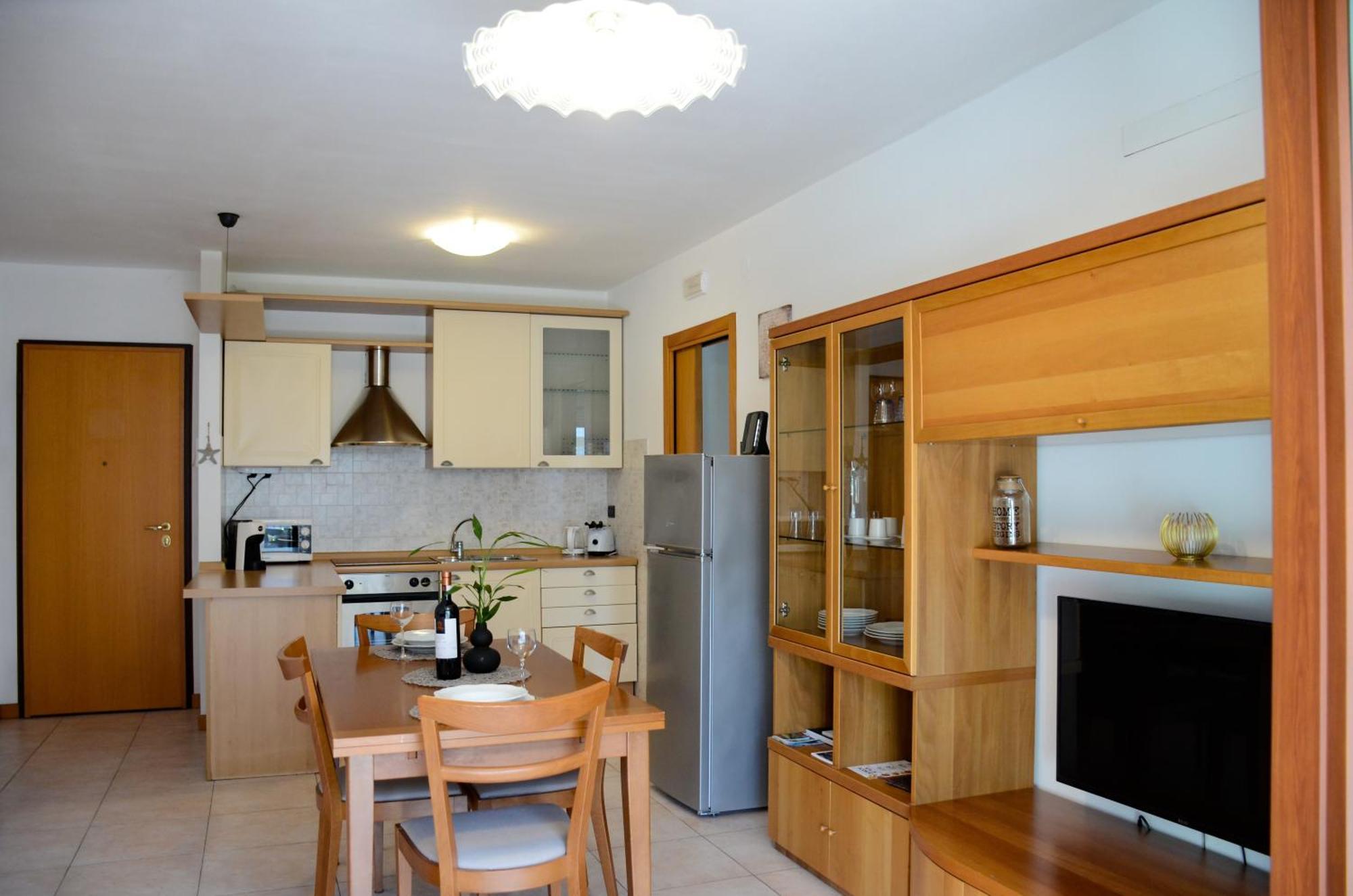 Appartamento Peler13 Con Balcone E Parcheggio Riva del Garda Bagian luar foto
